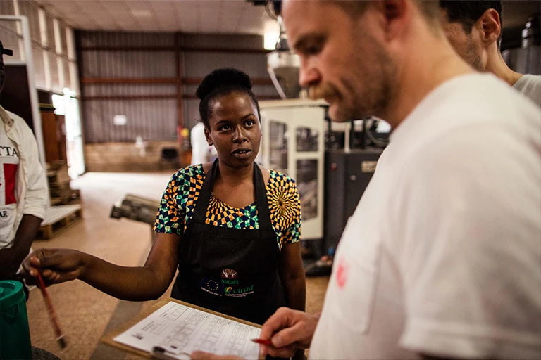 nachhaltiger kaffee anbau soziale hilfe arbeit frauen in afrika